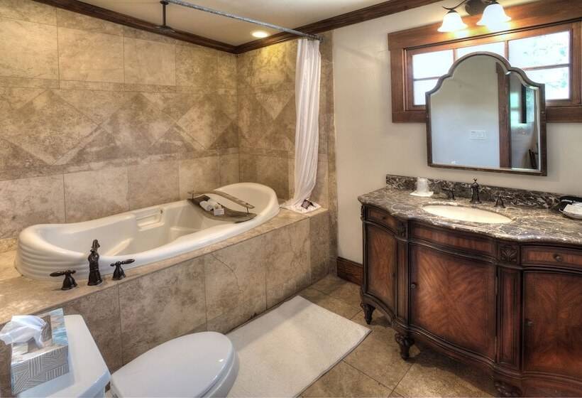 Отель The Winchester Lodge