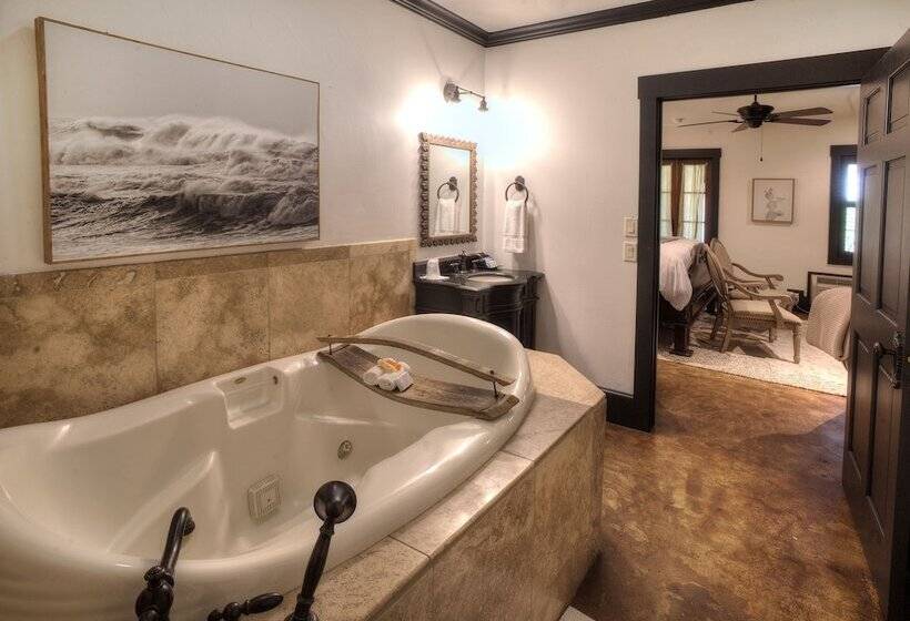 Отель The Winchester Lodge