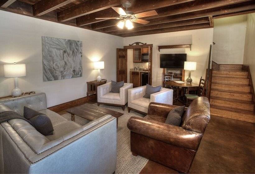 Отель The Winchester Lodge