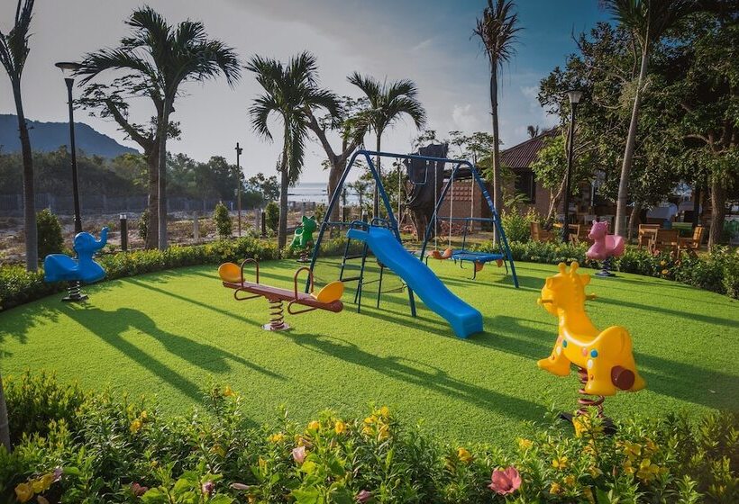 هتل Long Hải Channel Beach Resort