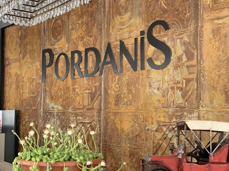 ホテル Pordanis