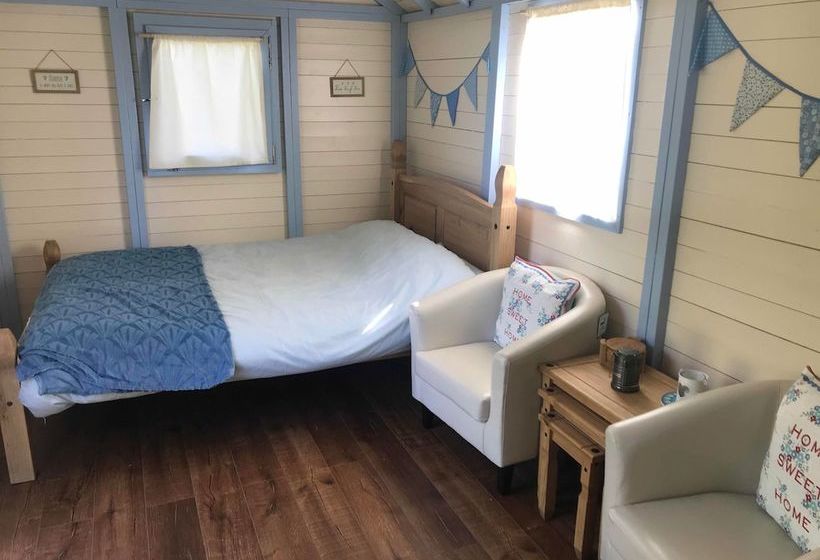 בית מלון כפרי Elton Barn Fishery & Retreat