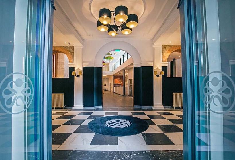 Sandman Signature Aberdeen Hotel & Spa