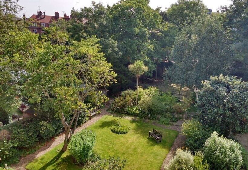 בית מלון כפרי Temple Lodge Club