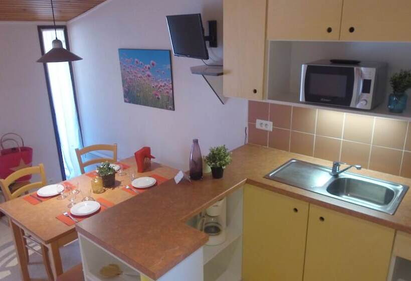 ホテル Vvf Luberon Provence, Murs