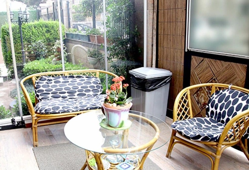 İkiz Palmiye Kiz Oğrenci Pansiyonu Caters To Women Hostel