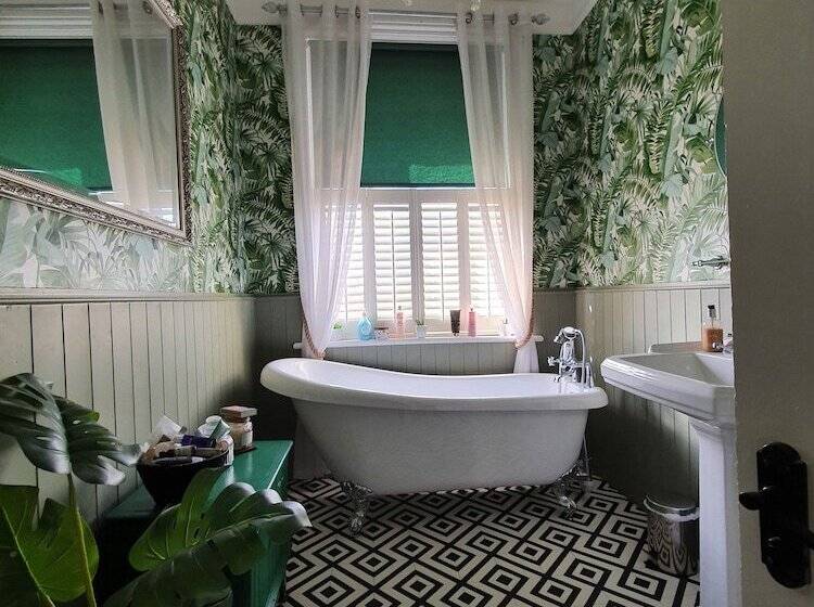 פנסיון Belle Vue Guest House