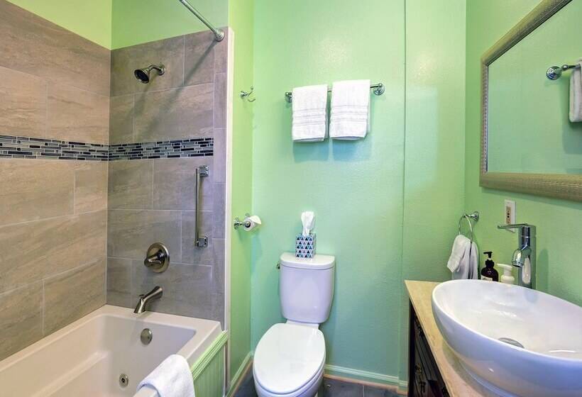 بنسيون Carlisle Garden Suites