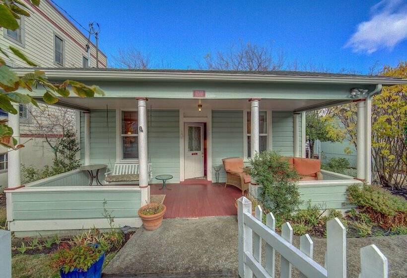 بنسيون Carlisle Garden Suites