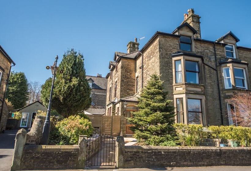 پانسیون Compton Guest House