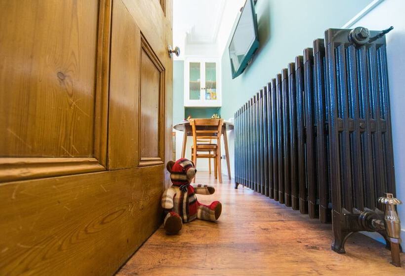 پانسیون Compton Guest House