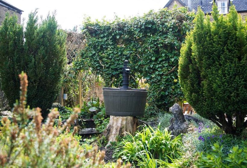 پانسیون Compton Guest House