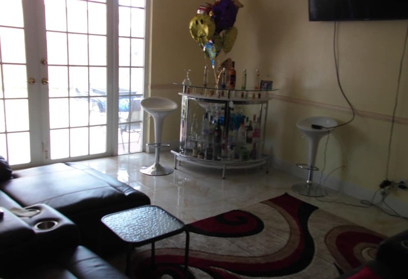 بنسيون Dawson's House