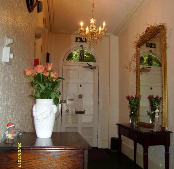 Пансион St Martins Guest House