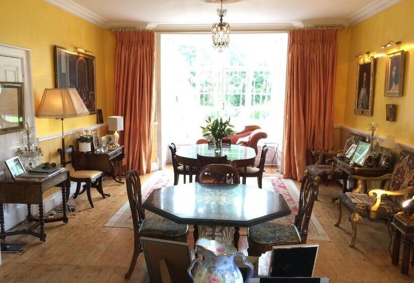 بنسيون Victoria Spa Lodge