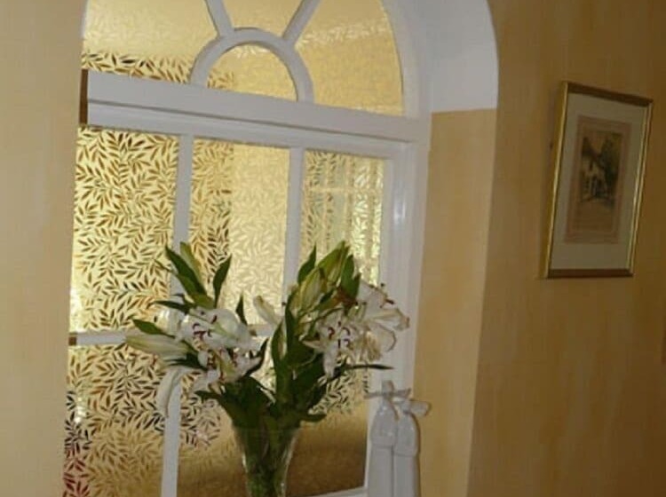 Pine Lodge Bed & Breakfast