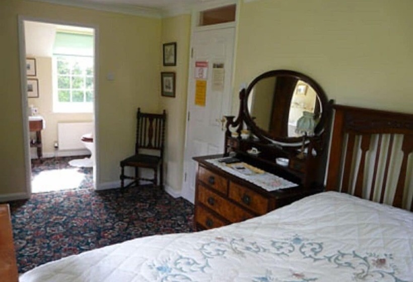 Pine Lodge Bed & Breakfast