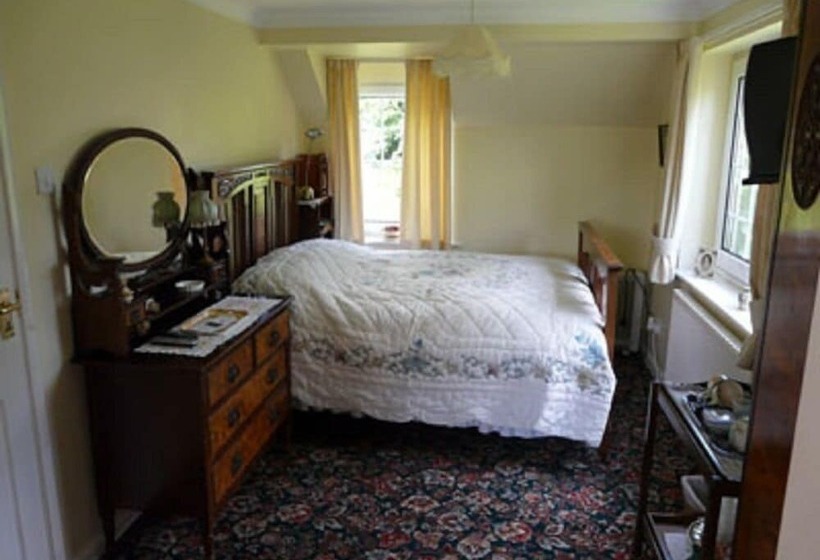 Pine Lodge Bed & Breakfast