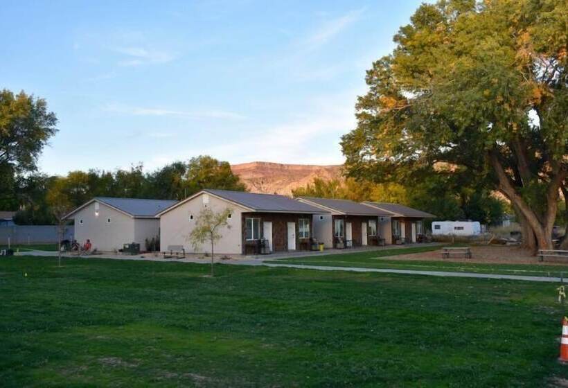 Zions Camp And Cottages