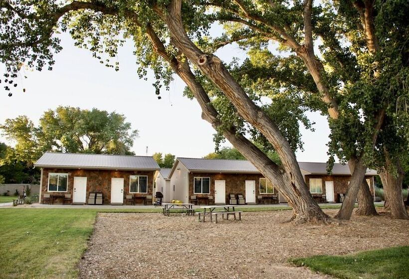 Zions Camp And Cottages