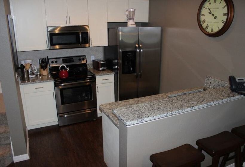 Aco63670   Lucaya Village   3 Bed 2 Baths Townhouse