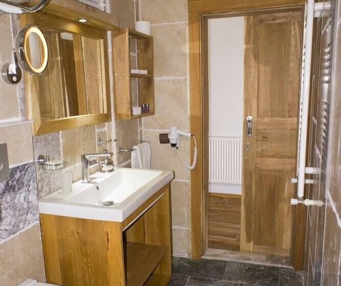 مبيت وإفطار Farmidaya Biotel