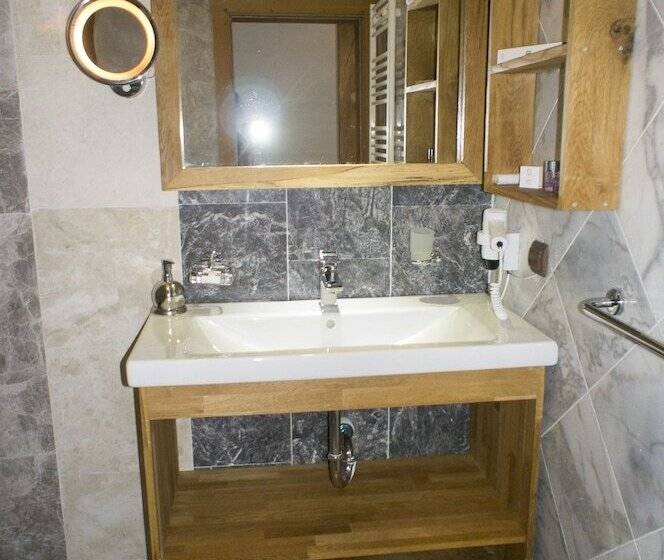 مبيت وإفطار Farmidaya Biotel