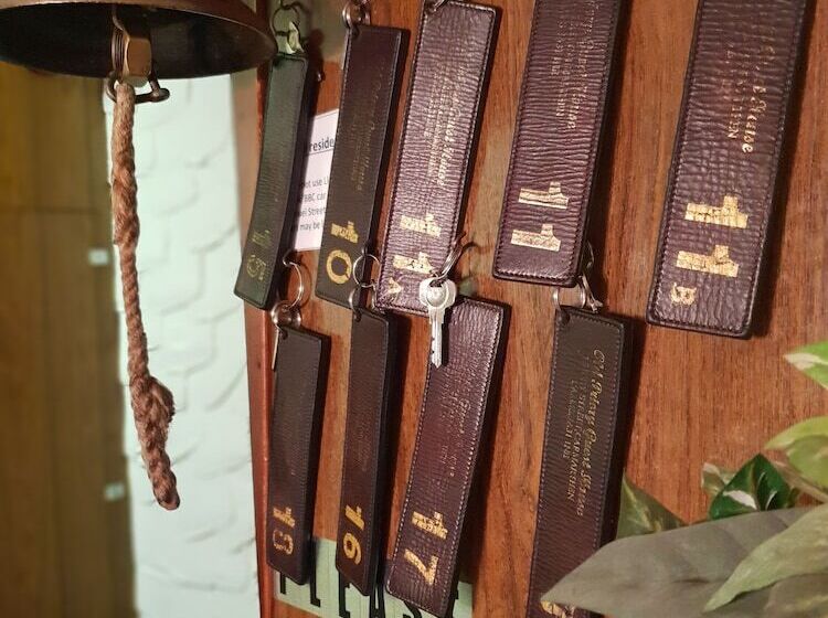 مبيت وإفطار Old Priory Guest House