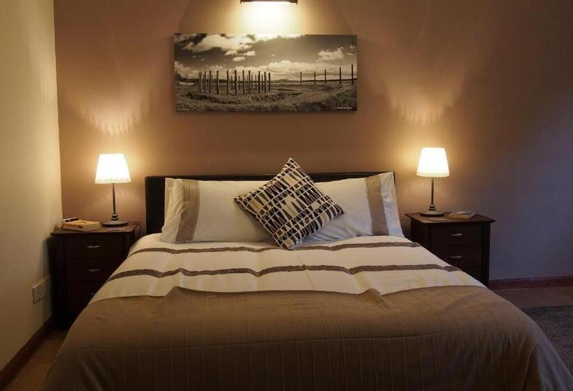 تختخواب و صبحانه Pantile Lodge