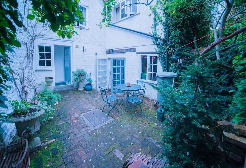 مبيت وإفطار S. Howard Guesthouse