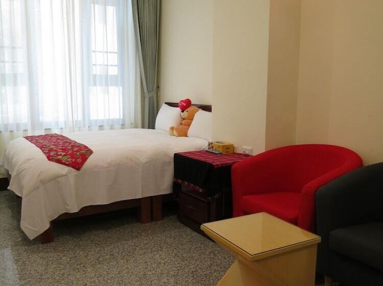 تختخواب و صبحانه Sun Moon Lake Crown Yu