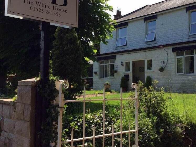 Bed and Breakfast The White House