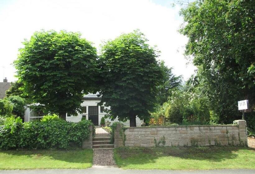 Bed and Breakfast The White House