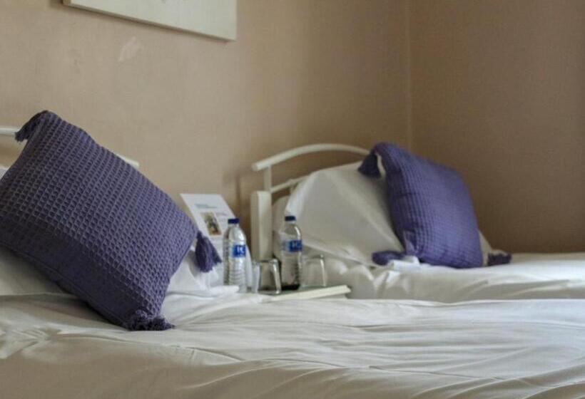 Хостел Chapter Two Bar