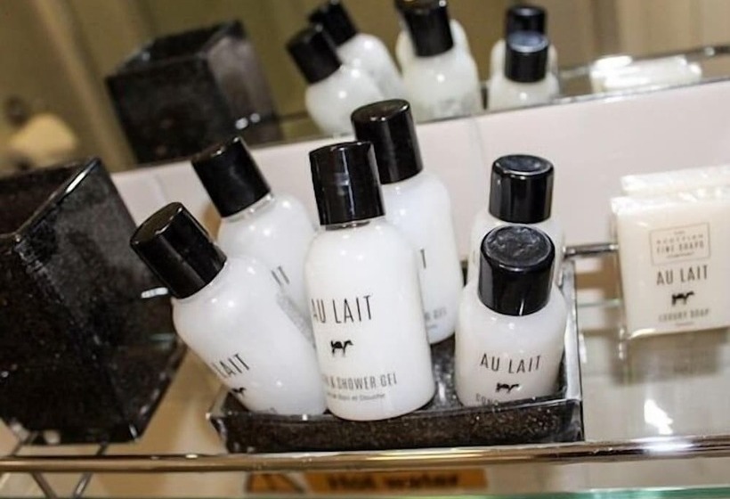 Хостел Chapter Two Bar