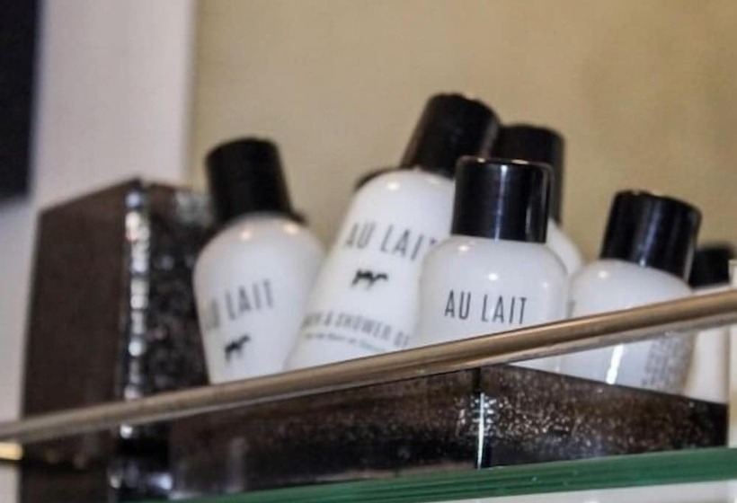 Хостел Chapter Two Bar