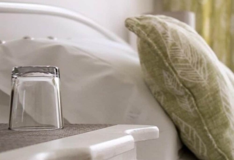 Хостел Chapter Two Bar