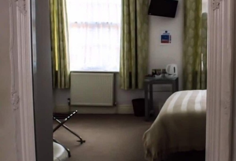 Хостел Chapter Two Bar