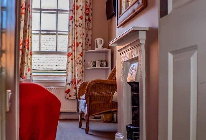 Хостел Chapter Two Bar