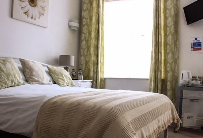 Хостел Chapter Two Bar