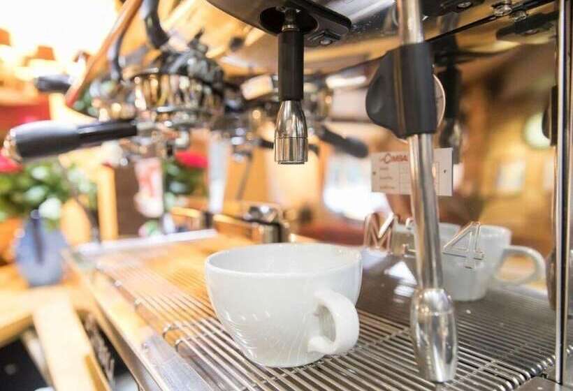 פונדק The Rose And Crown