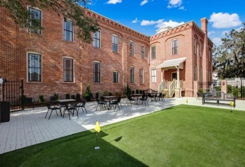 فندق Amelia Schoolhouse Inn