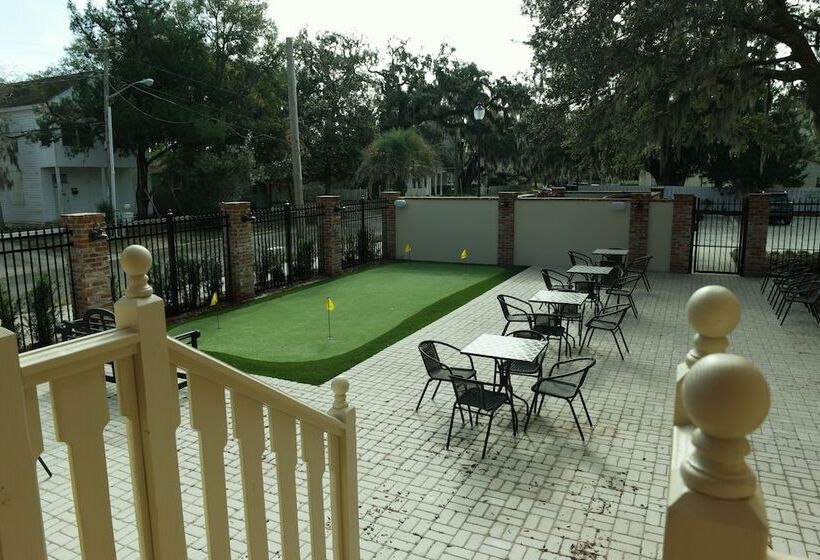 فندق Amelia Schoolhouse Inn