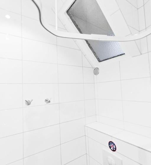 فندق Eight Rooms