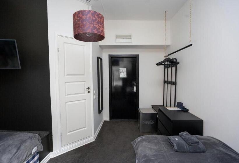 فندق Eight Rooms