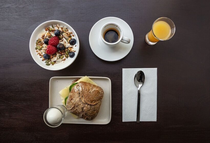 فندق Eight Rooms