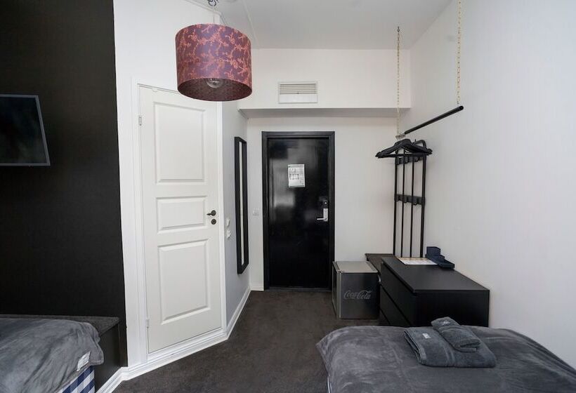 فندق Eight Rooms