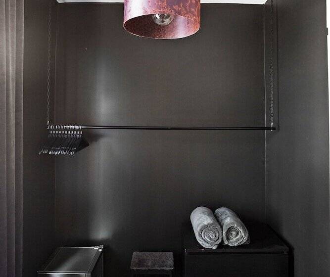 فندق Eight Rooms