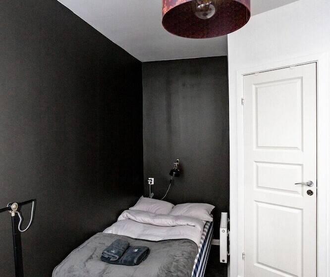 فندق Eight Rooms