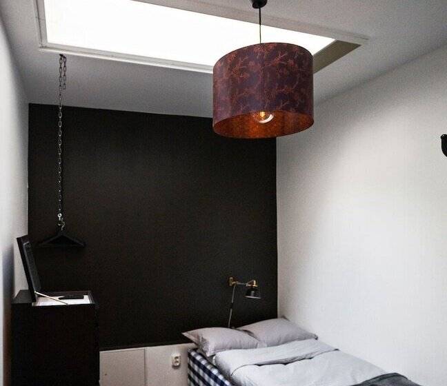 فندق Eight Rooms